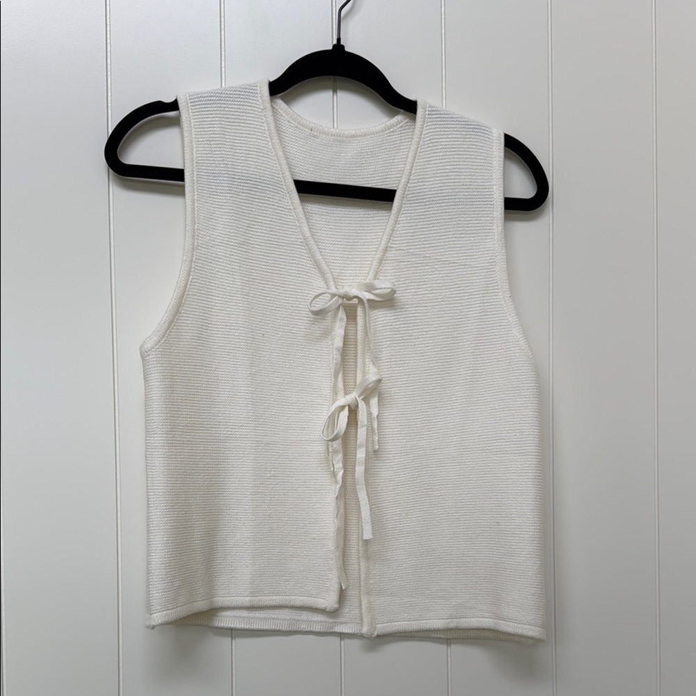 Elegant White Sleeveless Top